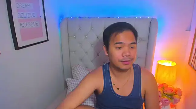 Snapshot of AsianZero chatting on March 19, 7:38 pm AsianZero online show from March 19, 7:38 pm