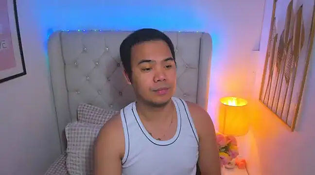 Snapshot of AsianZero chatting on March 21, 5:02 pm AsianZero online show from March 21, 5:02 pm