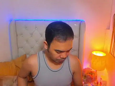 Snapshot of AsianZero chatting on March 9, 5:50 pm AsianZero online show from March 9, 5:50 pm