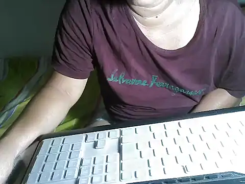 Snapshot of wethornypussy4u chatting on July 17, 10:14 pm wethornypussy4u online show from July 17, 10:14 pm