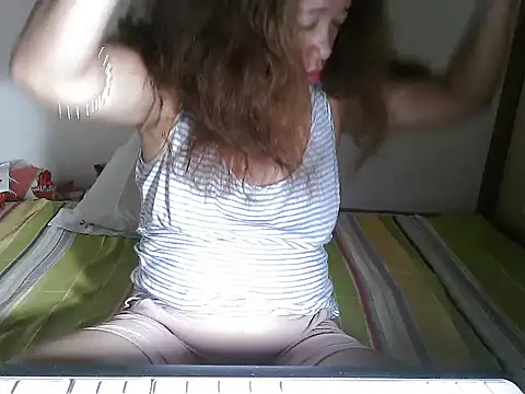 Snapshot of wethornypussy4u chatting on July 23, 9:57 pm wethornypussy4u online show from July 23, 9:57 pm