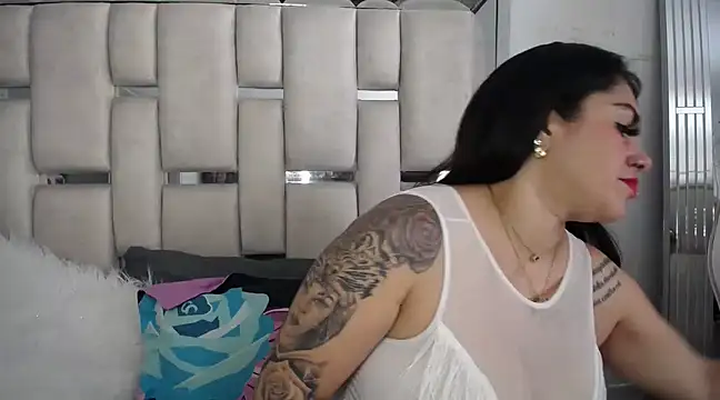 Snapshot of chelaqueen_ chatting on February 12, 6:30 pm chelaqueen online show from February 12, 6:30 pm