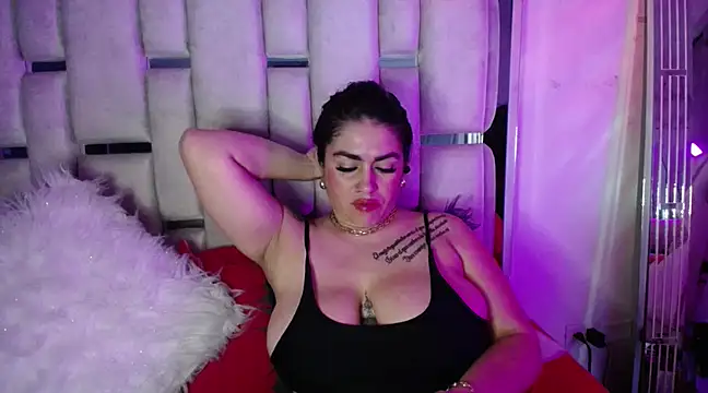Snapshot of chelaqueen_ chatting on March 14, 2:20 am chelaqueen online show from March 14, 2:20 am