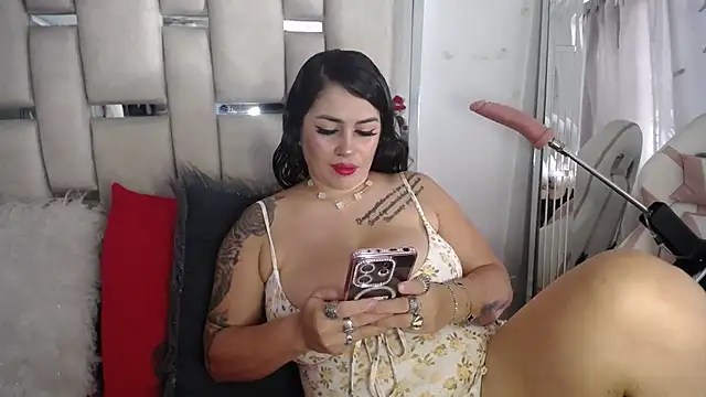 Snapshot of chelaqueen_ chatting on October 10, 8:41 pm chelaqueen online show from October 10, 8:41 pm