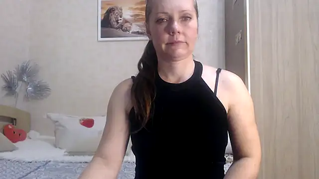 Snapshot of SheLion chatting on December 14, 4:31 pm SheLion online show from December 14, 4:31 pm