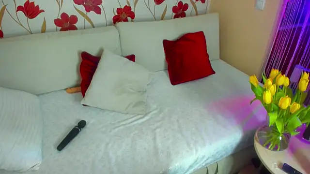 Snapshot of JennAlison chatting on March 9, 1:37 pm JennAlison online show from March 9, 1:37 pm