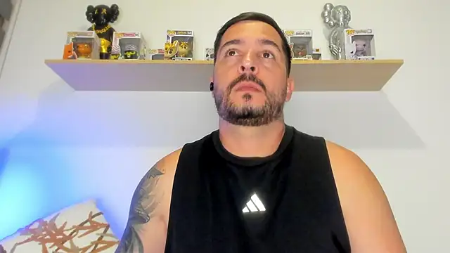 camilo restrepo21 online show from May 7, 11:54 pm