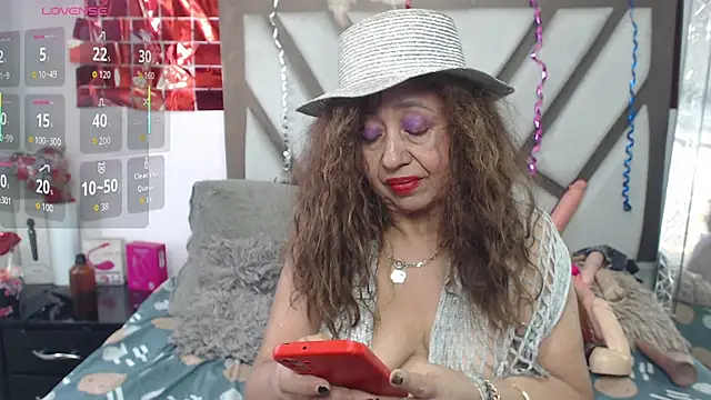 Snapshot of matureluna chatting on June 26, 4:22 pm matureluna online show from June 26, 4:22 pm
