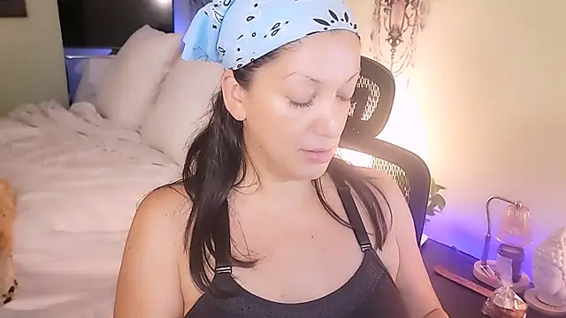 Wonderful Woman online show from September 18, 1:18 am