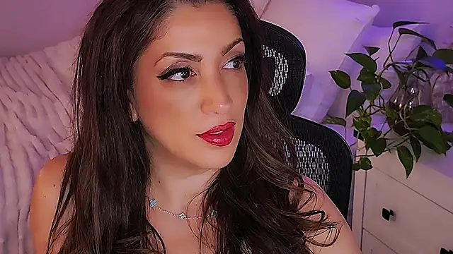 Snapshot of Wonderful_Woman chatting on May 17, 12:52 am Wonderful Woman online show from May 17, 12:52 am