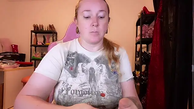 kisicaxx online show from October 29, 5:58 pm