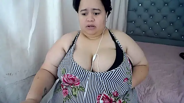 hotlesby4uxxx online show from December 17, 4:43 pm