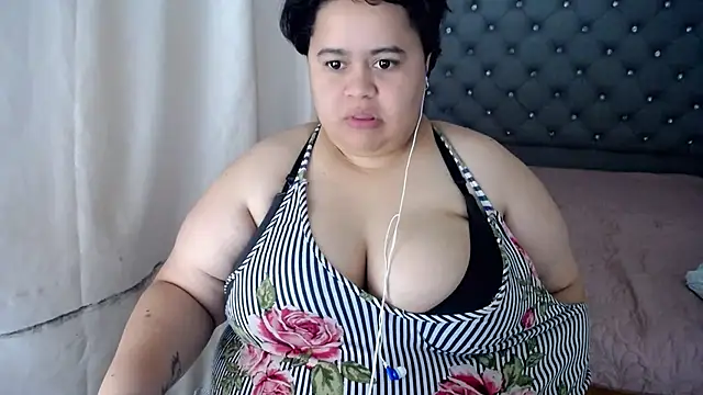 hotlesby4uxxx online show from December 28, 4:52 pm