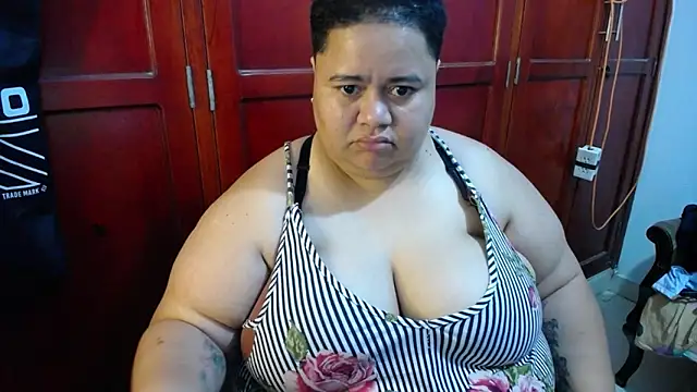 hotlesby4uxxx online show from May 5, 1:02 am
