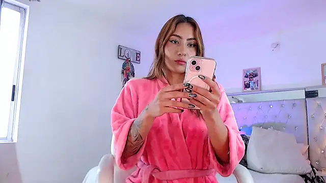 Snapshot of hollythomson chatting on January 24, 5:53 pm hollythomson online show from January 24, 5:53 pm