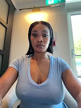 Snapshot of __Nessa__ chatting on May 24, 11:37 am Nessa online show from May 24, 11:37 am