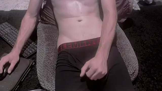 Snapshot of Happier_Naked chatting on May 7, 10:53 am Happier Naked online show from May 7, 10:53 am