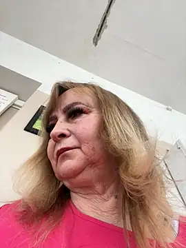 Snapshot of Irina2909@xh chatting on February 6, 9:45 am Irina2909xh online show from February 6, 9:45 am