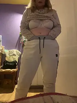 Snapshot of Irina2909@xh chatting on February 10, 5:28 pm Irina2909xh online show from February 10, 5:28 pm