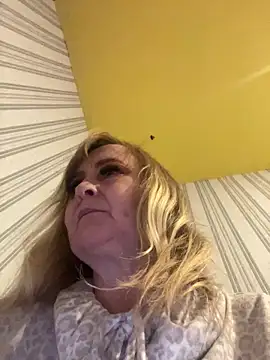 Snapshot of Irina2909@xh chatting on February 12, 10:27 pm Irina2909xh online show from February 12, 10:27 pm