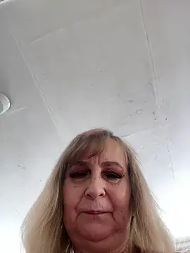 Snapshot of Irina2909@xh chatting on February 19, 11:17 am Irina2909xh online show from February 19, 11:17 am