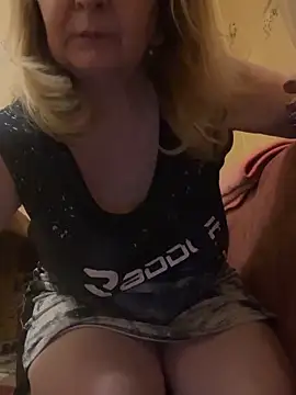 Snapshot of Irina2909@xh chatting on March 9, 11:53 pm Irina2909xh online show from March 9, 11:53 pm