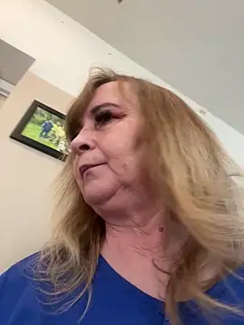 Snapshot of Irina2909@xh chatting on March 18, 11:02 am Irina2909xh online show from March 18, 11:02 am