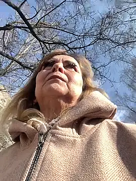 Snapshot of Irina2909@xh chatting on March 31, 12:27 pm Irina2909xh online show from March 31, 12:27 pm