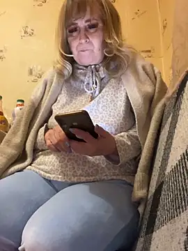 Snapshot of Irina2909@xh chatting on April 12, 10:48 pm Irina2909xh online show from April 12, 10:48 pm