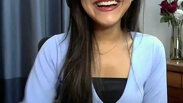 Snapshot of selen_5 chatting on December 9, 6:46 pm selen 5 online show from December 9, 6:46 pm