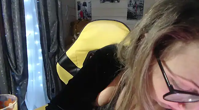 Snapshot of RubiLakros chatting on January 22, 10:15 pm RubiLakros online show from January 22, 10:15 pm