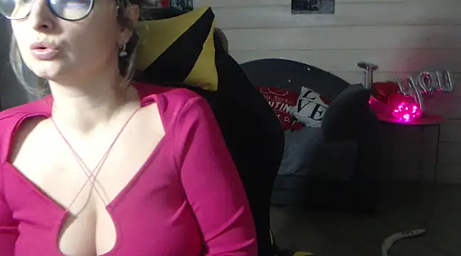 Snapshot of RubiLakros chatting on February 13, 4:17 pm RubiLakros online show from February 13, 4:17 pm