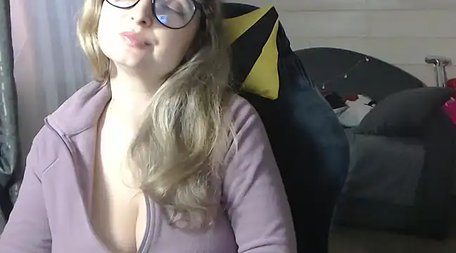 Snapshot of RubiLakros chatting on February 14, 2:23 pm RubiLakros online show from February 14, 2:23 pm