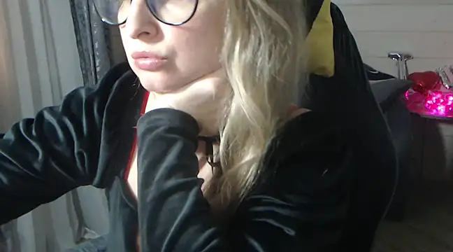 Snapshot of RubiLakros chatting on February 14, 10:36 pm RubiLakros online show from February 14, 10:36 pm