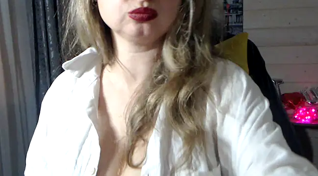 Snapshot of RubiLakros chatting on February 18, 7:41 pm RubiLakros online show from February 18, 7:41 pm