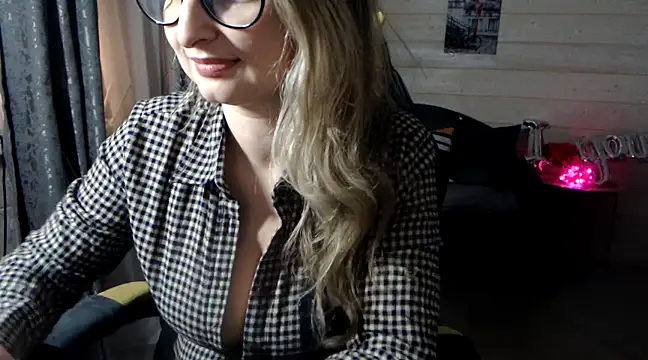 Snapshot of RubiLakros chatting on February 21, 7:43 pm RubiLakros online show from February 21, 7:43 pm