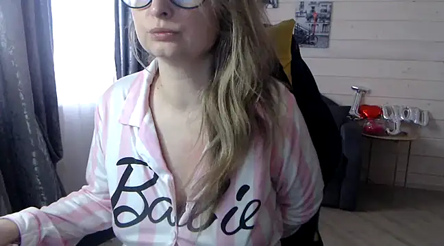 Snapshot of RubiLakros chatting on March 2, 9:10 am RubiLakros online show from March 2, 9:10 am