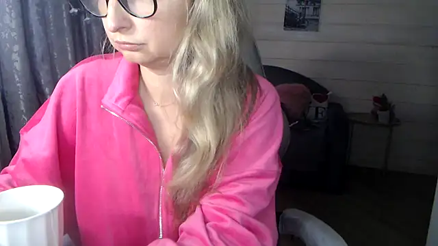 Snapshot of RubiLakros chatting on September 20, 11:00 am RubiLakros online show from September 20, 11:00 am