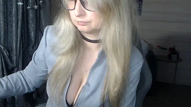 Snapshot of RubiLakros chatting on October 31, 3:46 pm RubiLakros online show from October 31, 3:46 pm