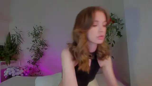 Snapshot of Masha_01 chatting on December 17, 2:44 am Masha 01 online show from December 17, 2:44 am