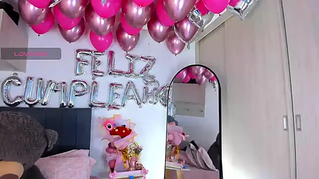 hollyprincess 2 online show from May 31, 5:04 am