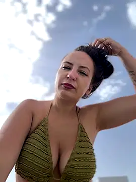 Snapshot of itsCassie chatting on October 12, 11:31 am itsCassie online show from October 12, 11:31 am