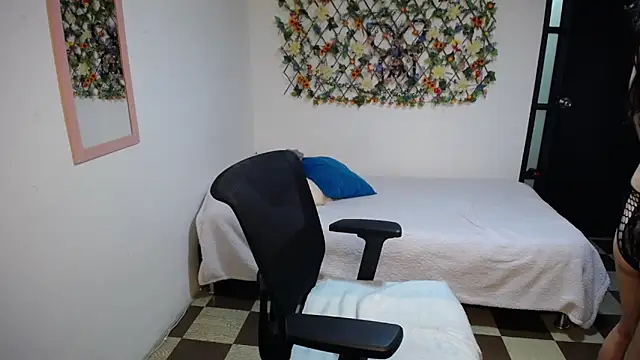 Sofi 5249  online show from March 14, 12:10 am