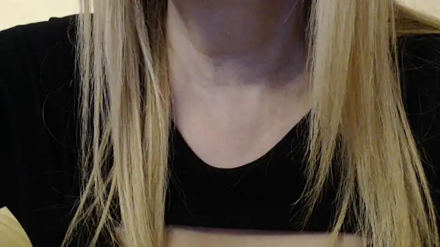 Snapshot of Tathiana chatting on October 27, 7:18 pm Tathiana online show from October 27, 7:18 pm