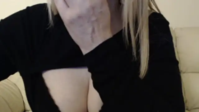 Snapshot of Tathiana chatting on February 9, 1:09 am Tathiana online show from February 9, 1:09 am