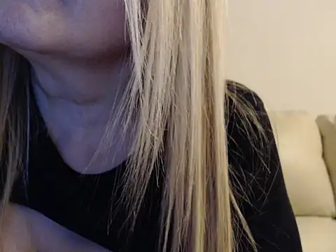 Snapshot of Tathiana chatting on February 25, 11:25 pm Tathiana online show from February 25, 11:25 pm