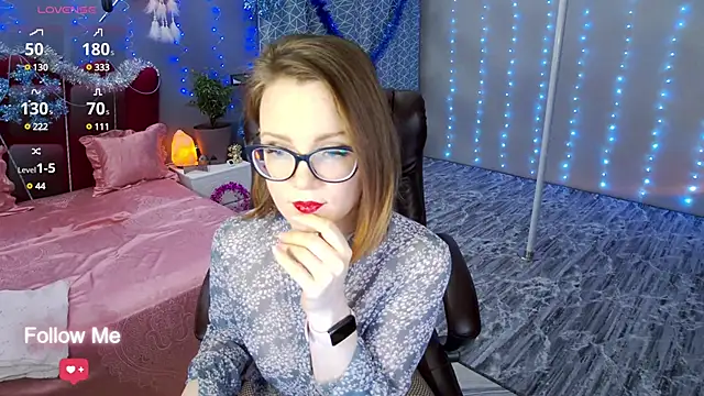 AngelaWhiti online show from December 19, 3:30 pm