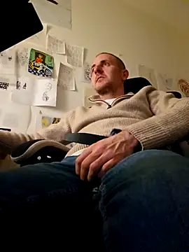 Snapshot of verylargecock chatting on February 2, 8:40 pm verylargecock online show from February 2, 8:40 pm