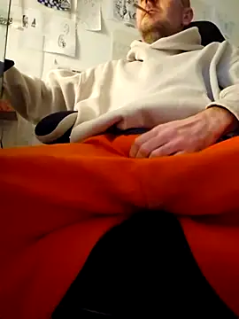 Snapshot of verylargecock chatting on February 6, 1:14 pm verylargecock online show from February 6, 1:14 pm