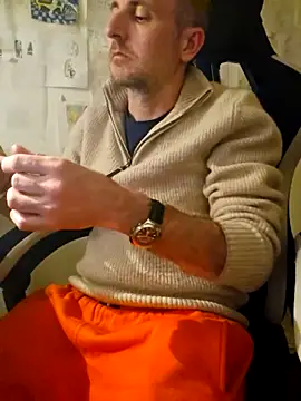 Snapshot of verylargecock chatting on February 26, 4:11 am verylargecock online show from February 26, 4:11 am